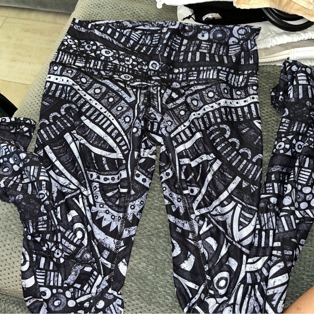 Live laugh love leggings large